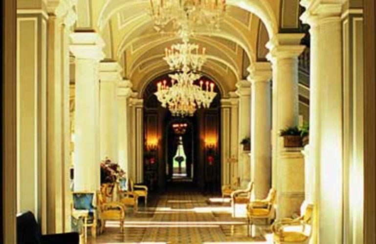 Το μεγαλοπρεπές lobby της «Villa d’Este» αποπνέει ατμόσφαιρα άλλης εποχής