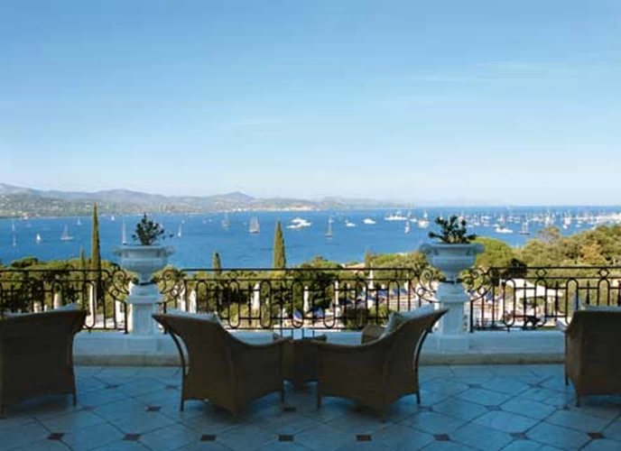 Η βεράντα του ξενοδοχείου «Villa Belrose» προσφέρει την καλύτερη θέα στον κόλπο του St Tropez